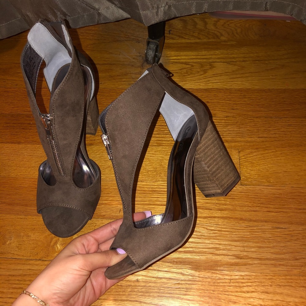 Carlos Santana heels 👠